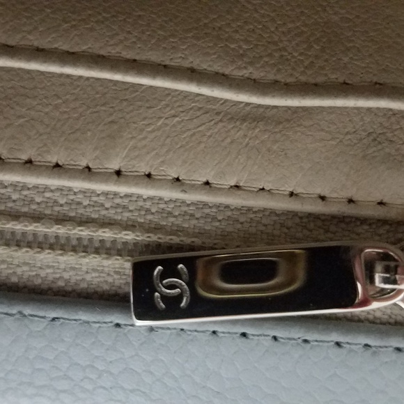 Authentic Chanel Maxi Single Flap - Picture 8 of 8